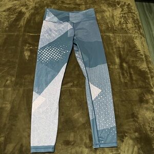 Woman’s size medium Zyia Active leggings